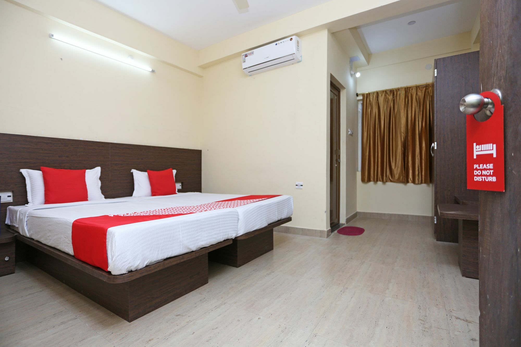 Oyo 11343 Hotel Sai International Bhubaneswar Exterior foto